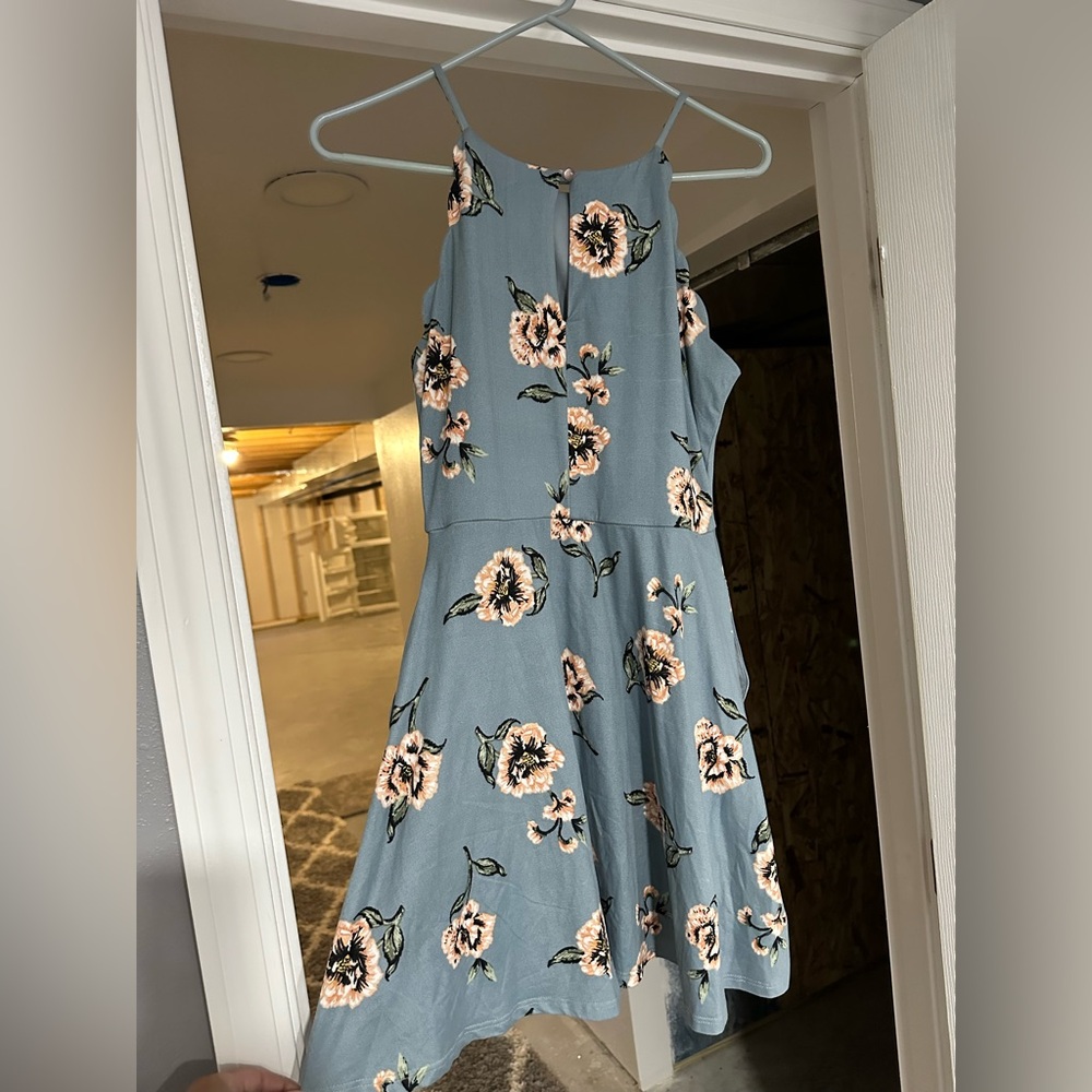 Women’s blue floral dress light weight for warm summer days